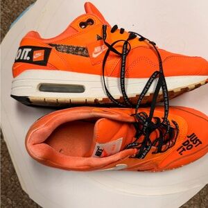 Nike women’s 7.5 us size  ' Orange 'Just Do It' Air Max Sneakers